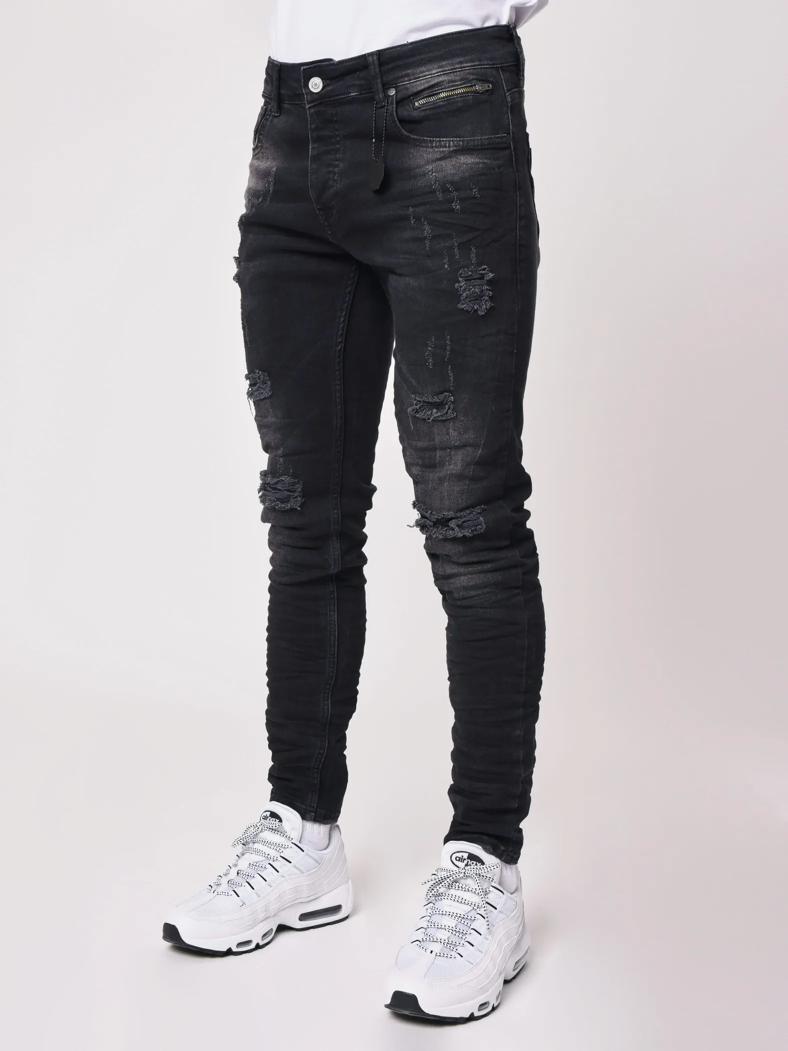 Jeans pitillo negros con efecto desgastado